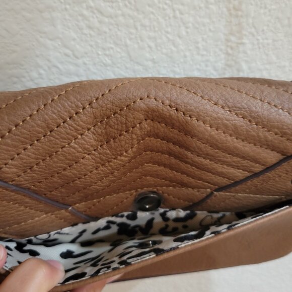 NWT Jessica Simpson Taupe Quilted Crossbody Bag - Picture 4 of 8